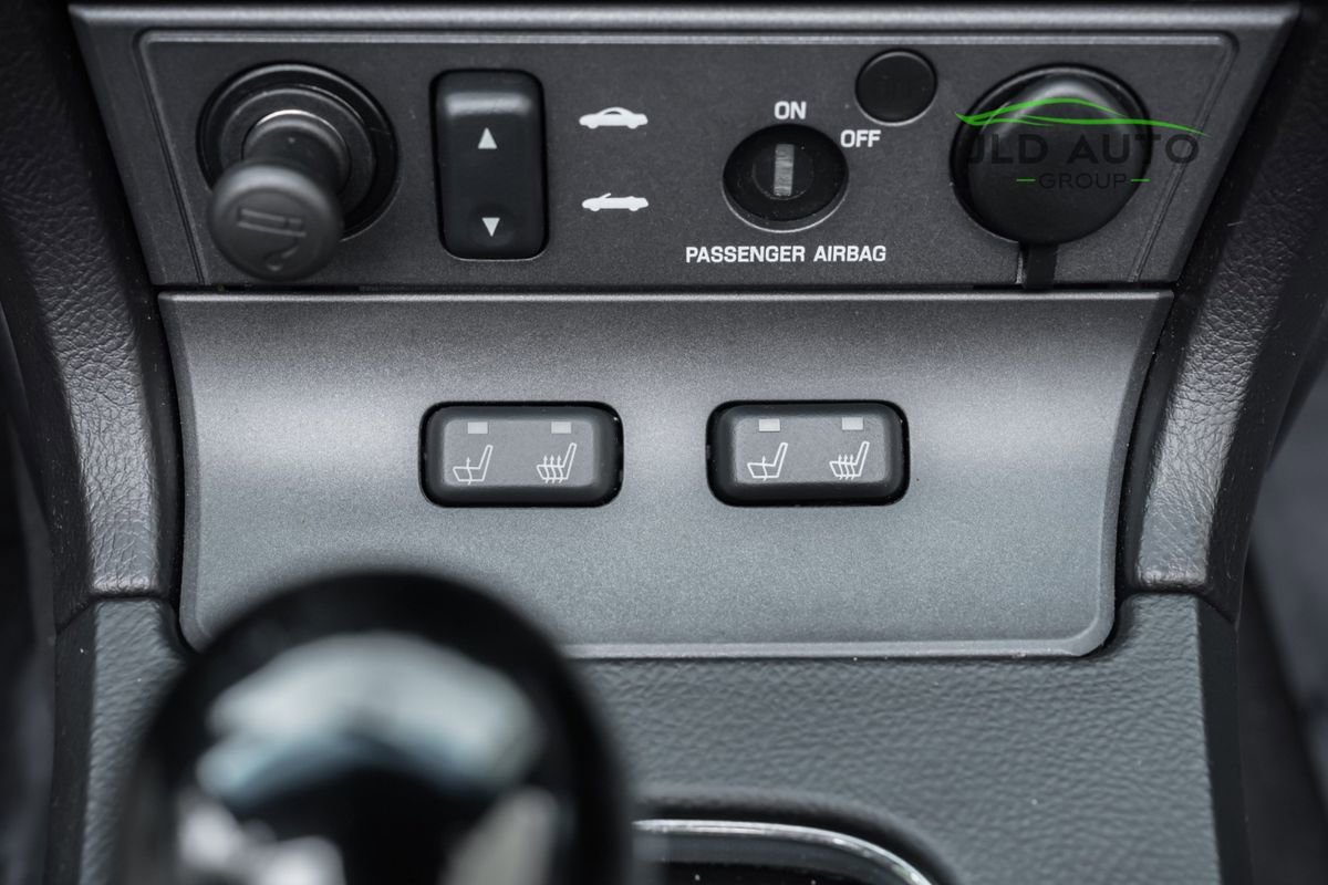 Used 2004 Ford Thunderbird Premium image 31