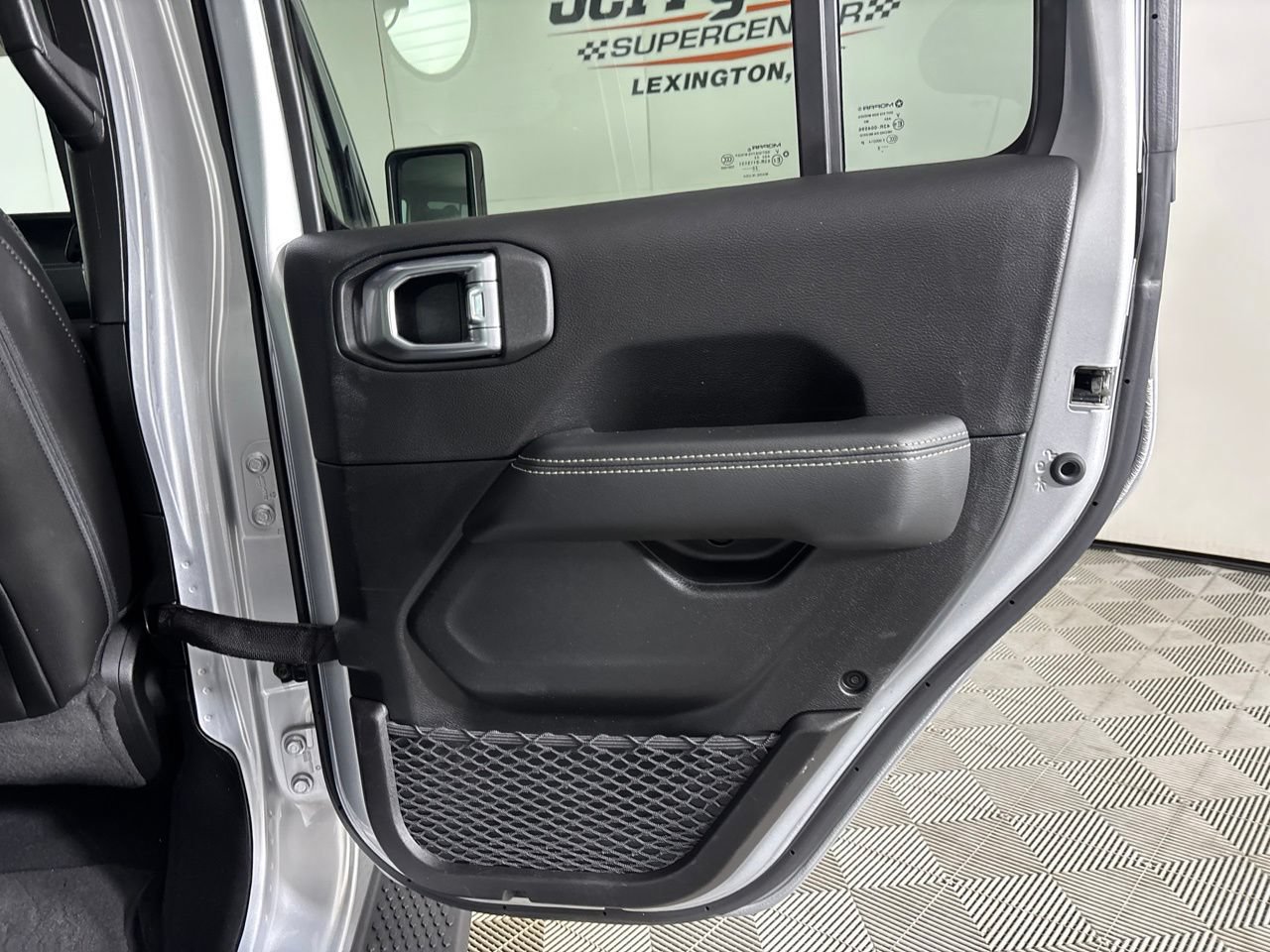 Used 2022 Jeep Wrangler Unlimited Sahara AWD/4WD image 23