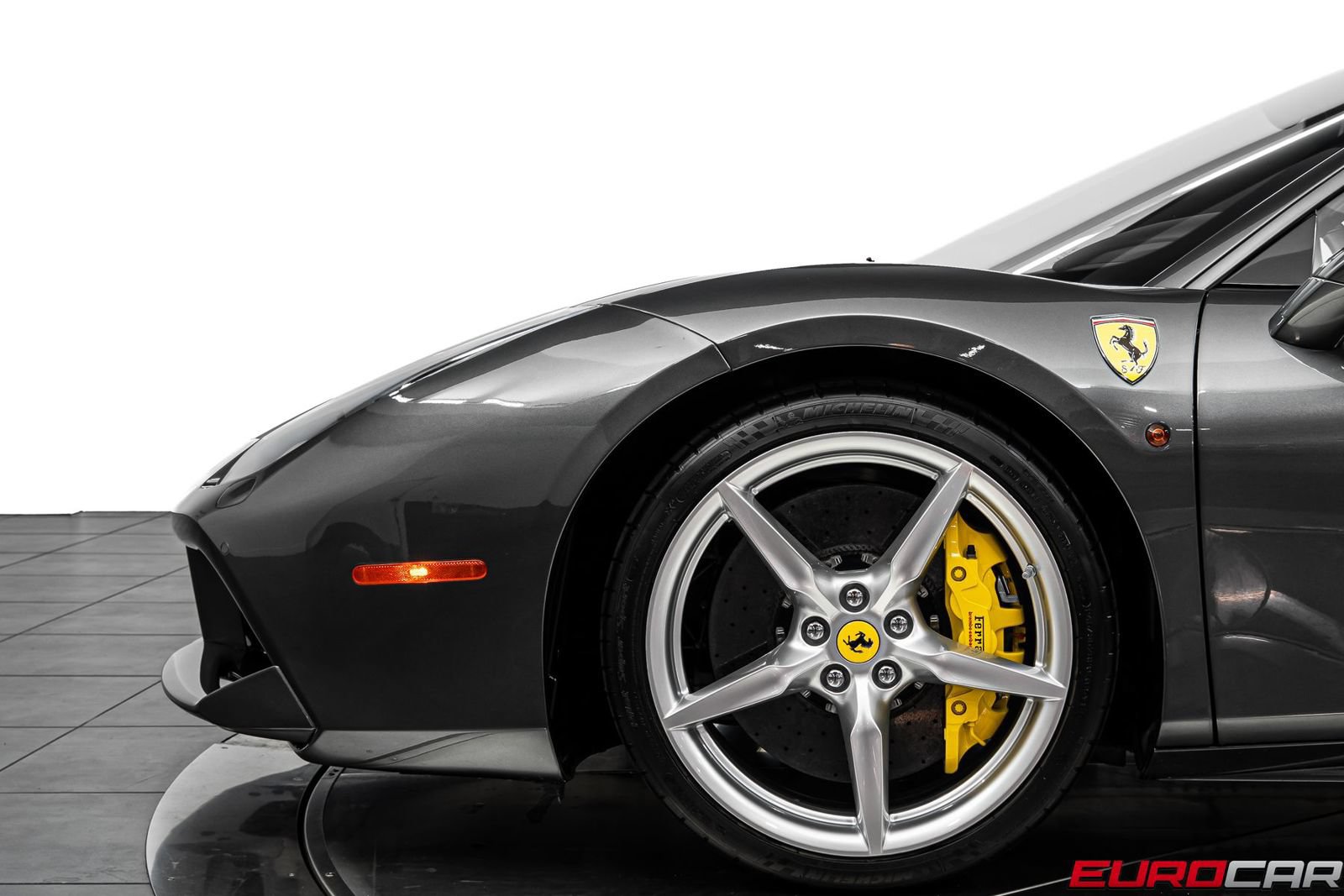 Used 2018 Ferrari 488 GTB RWD image 17
