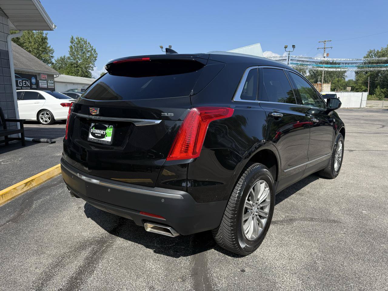 Used 2017 Cadillac XT5 Luxury w/ Driver Awareness Package FWD image 3