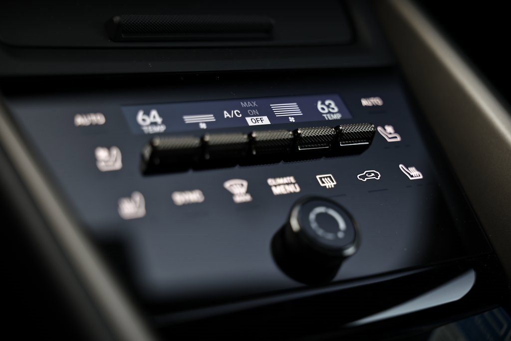 New 2025 Porsche Macan Turbo Electric image 41