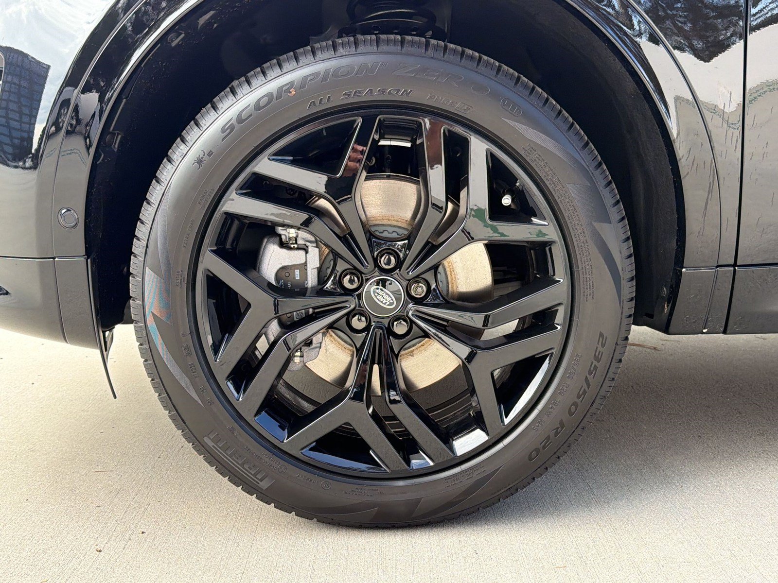 New 2026 Land Rover Discovery Sport Landmark AWD/4WD image 13