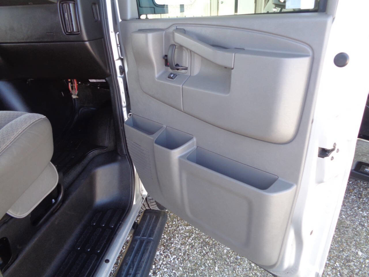 Used 2018 Chevrolet Express 2500 LT w/ LT Preferred Equipment Group RWD image 47
