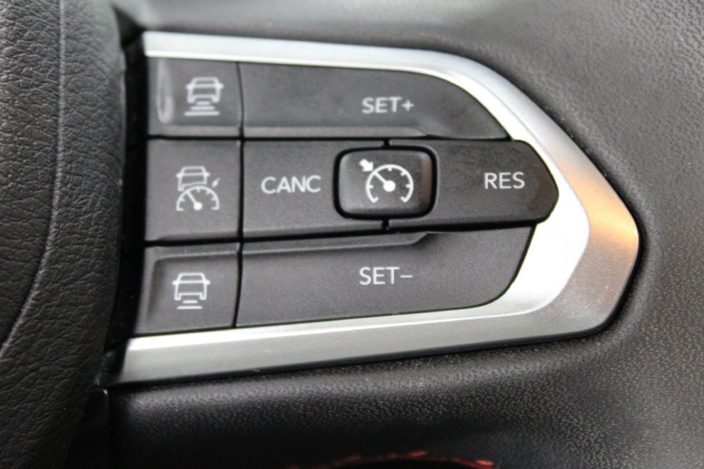 Used 2025 Jeep Compass Trailhawk AWD/4WD image 33