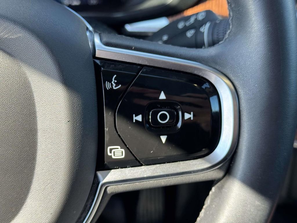 Certified 2023 Volvo XC60 B5 Plus w/ Climate Package image 20