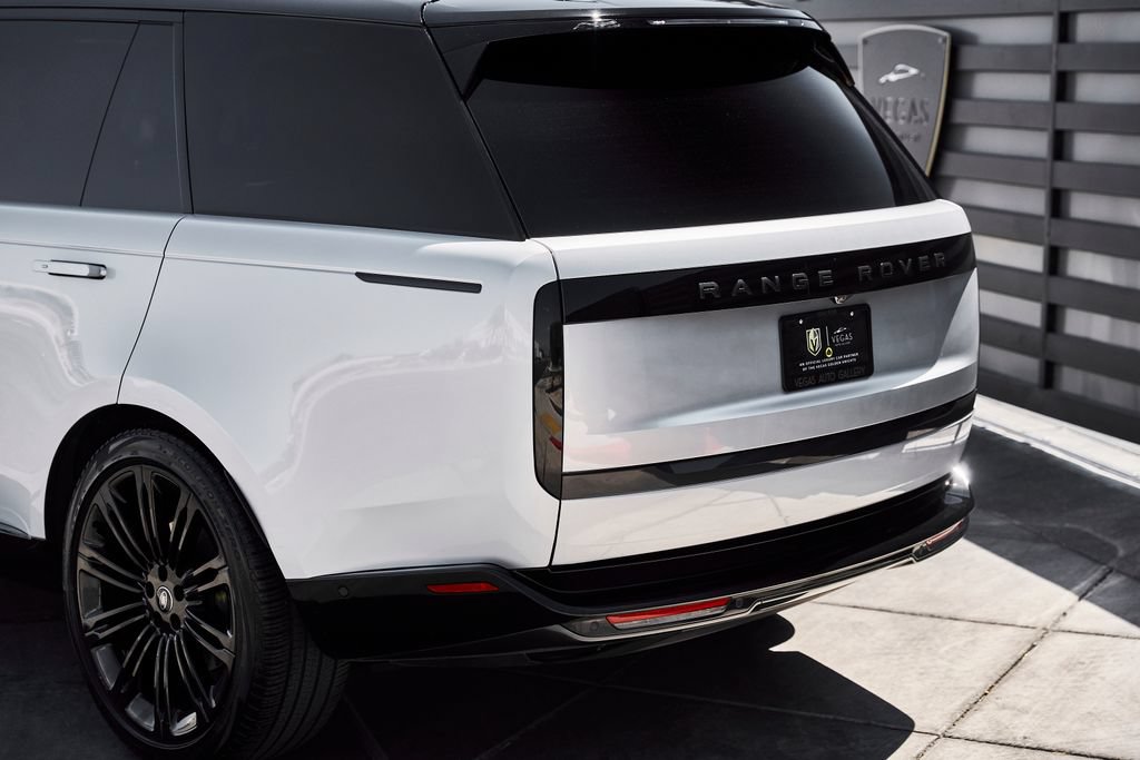 Used 2024 Land Rover Range Rover Long Wheelbase SE AWD/4WD image 9
