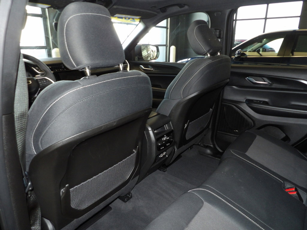 Used 2025 Jeep Grand Cherokee Laredo X w/ Luxury Tech Group I image 22