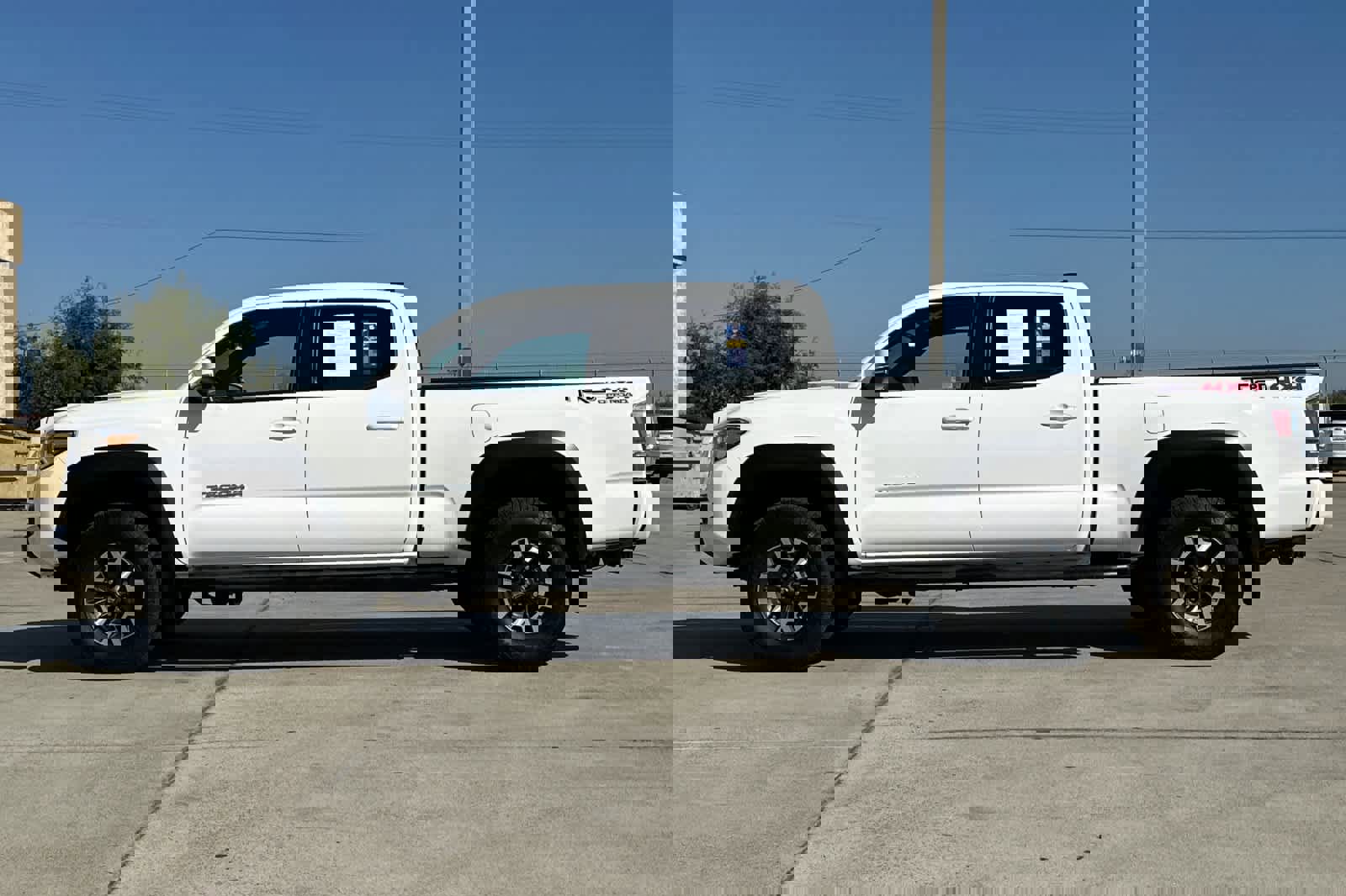 Used 2021 Toyota Tacoma TRD Off-Road image 6