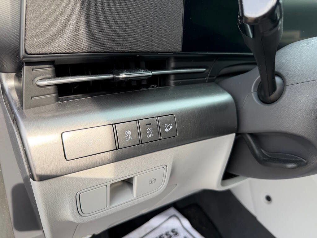 Used 2024 Hyundai Kona SE AWD/4WD image 14