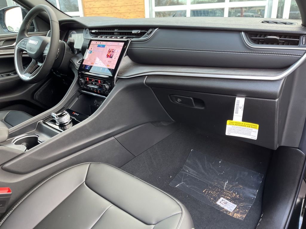 New 2025 Jeep Grand Cherokee L Limited image 40