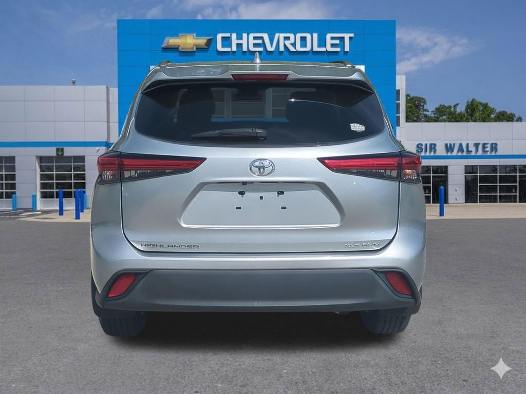 Used 2020 Toyota Highlander XLE image 5