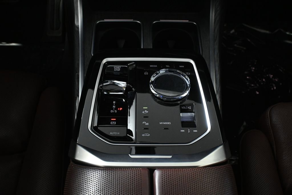 Certified 2024 BMW 760i xDrive AWD/4WD image 23