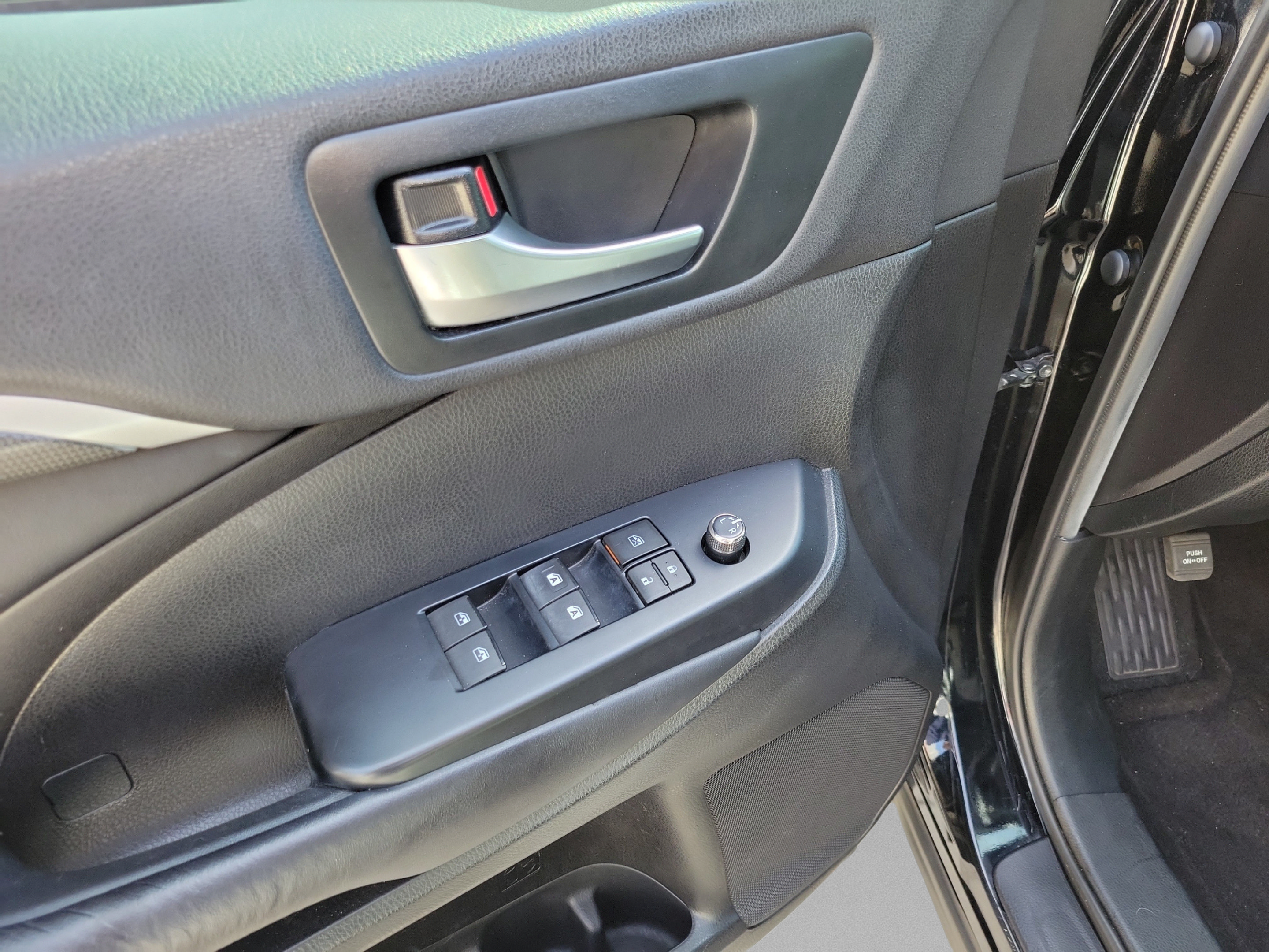 Used 2019 Toyota Highlander SE AWD/4WD image 7