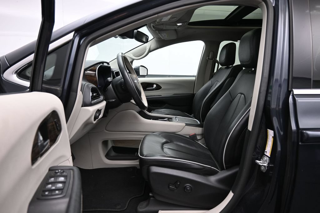 Used 2021 Chrysler Pacifica Limited w/ Premium & Safety Sphere Group FWD image 23