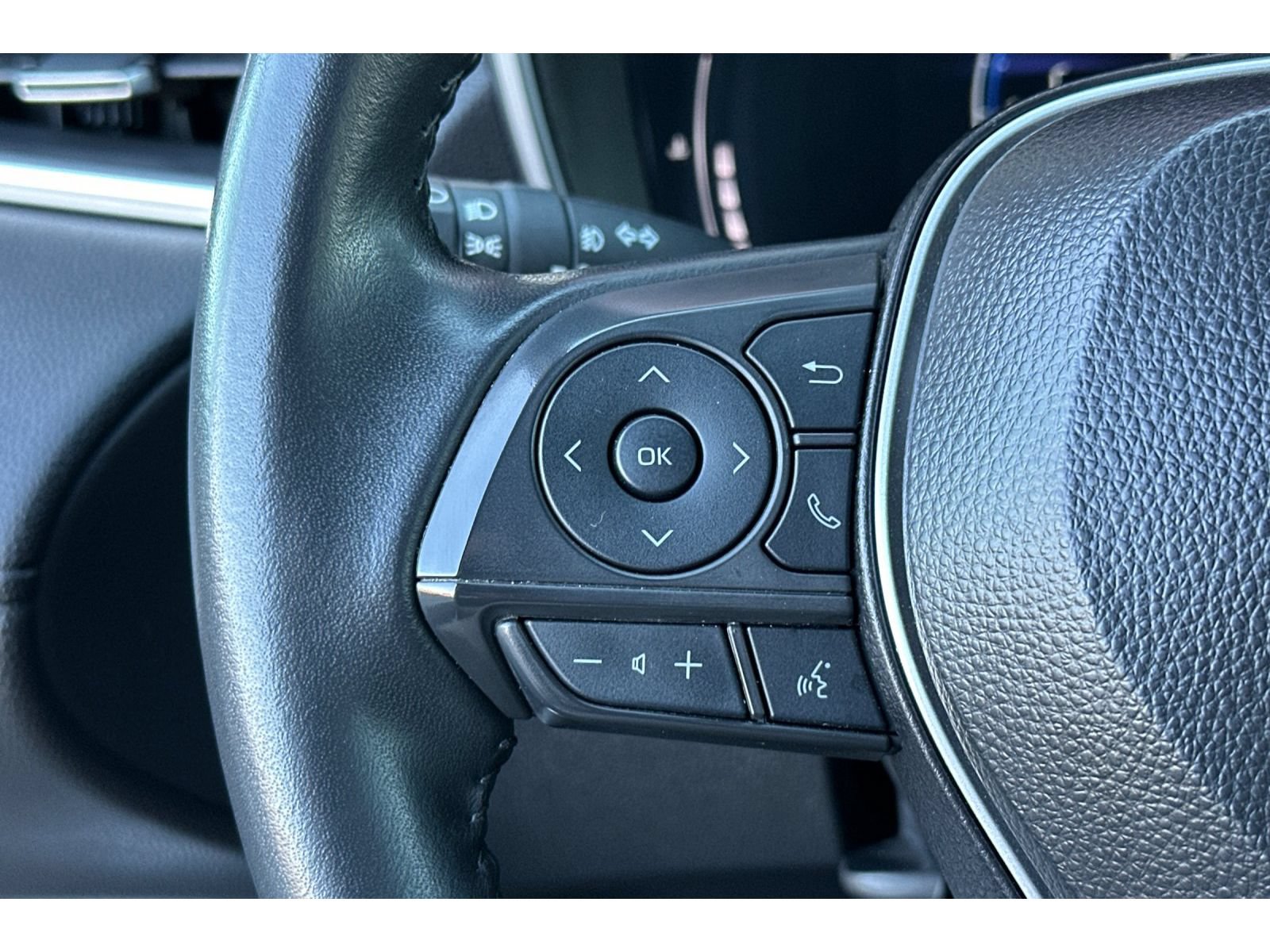 Used 2025 Toyota Corolla Cross XLE AWD/4WD image 27