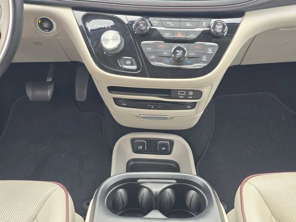 Used 2017 Chrysler Pacifica Limited w/ UConnect Theater Package image 13