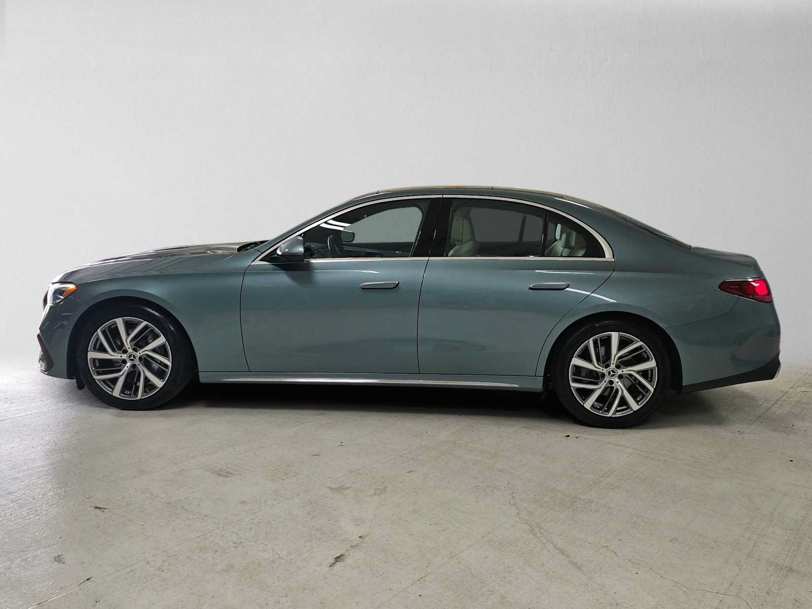 Used 2026 Mercedes-Benz E 350 4MATIC Sedan image 6