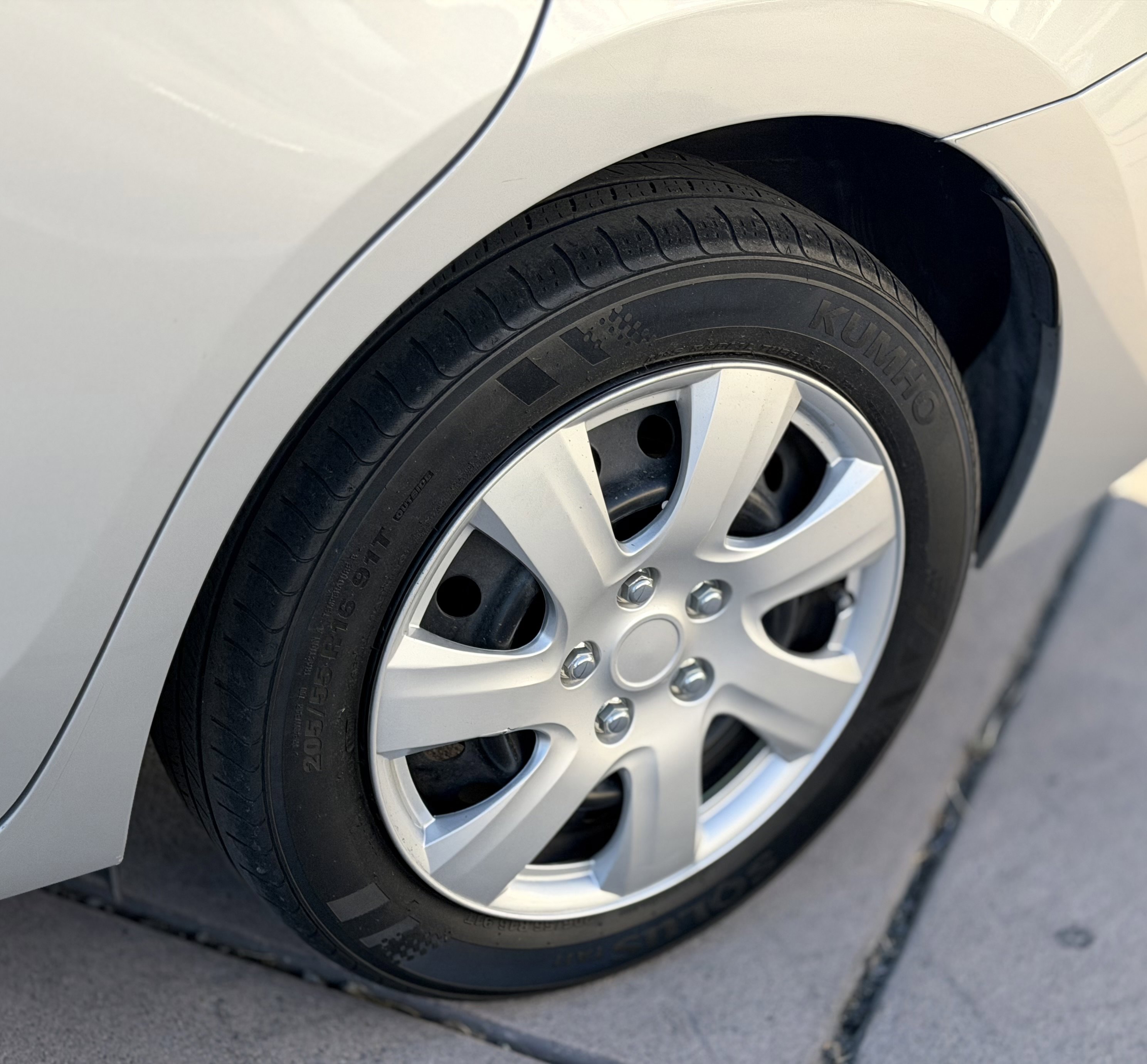 Used 2015 Toyota Corolla LE FWD image 6