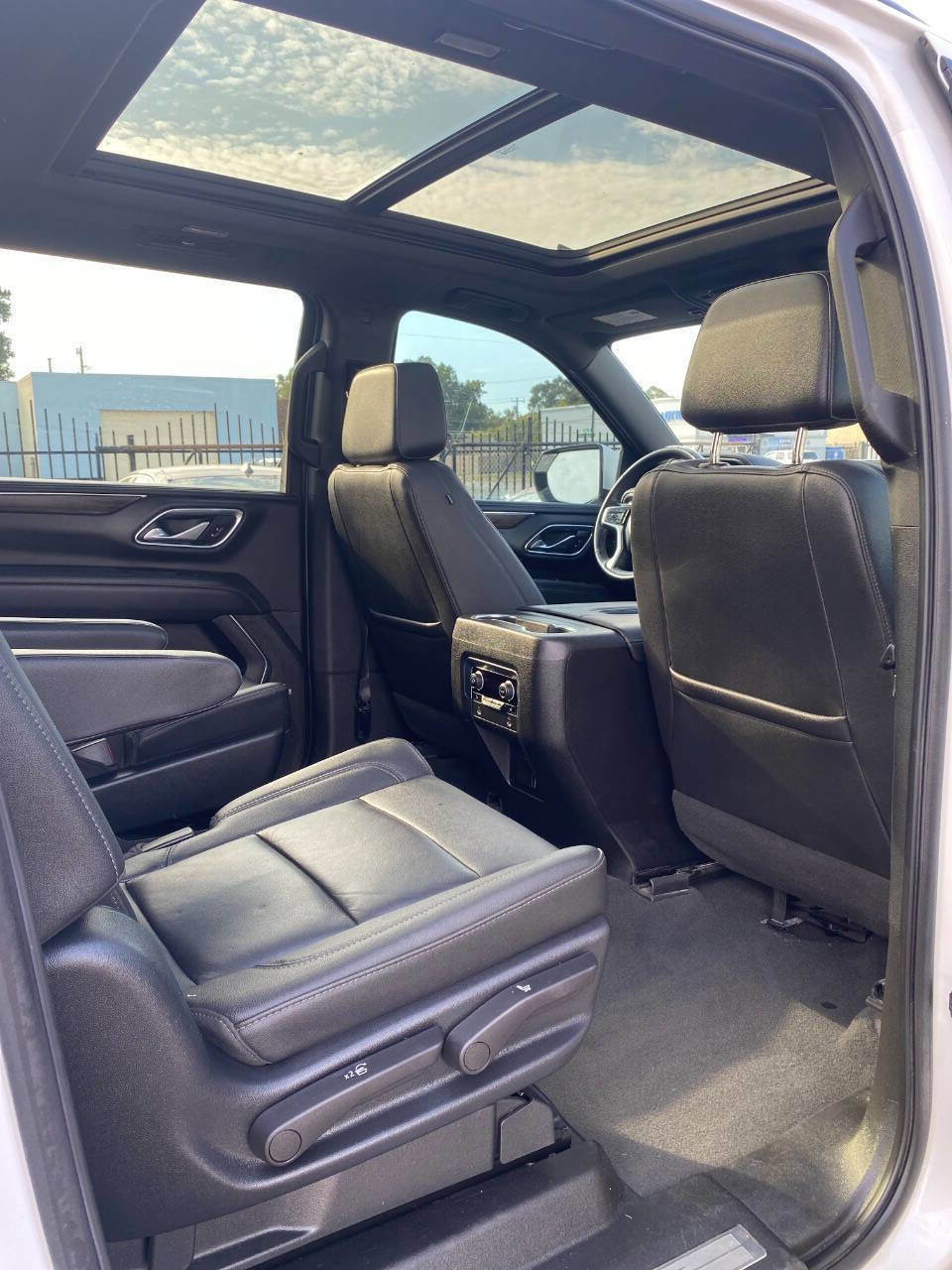 Used 2022 Chevrolet Suburban Z71 w/ Luxury Package image 17
