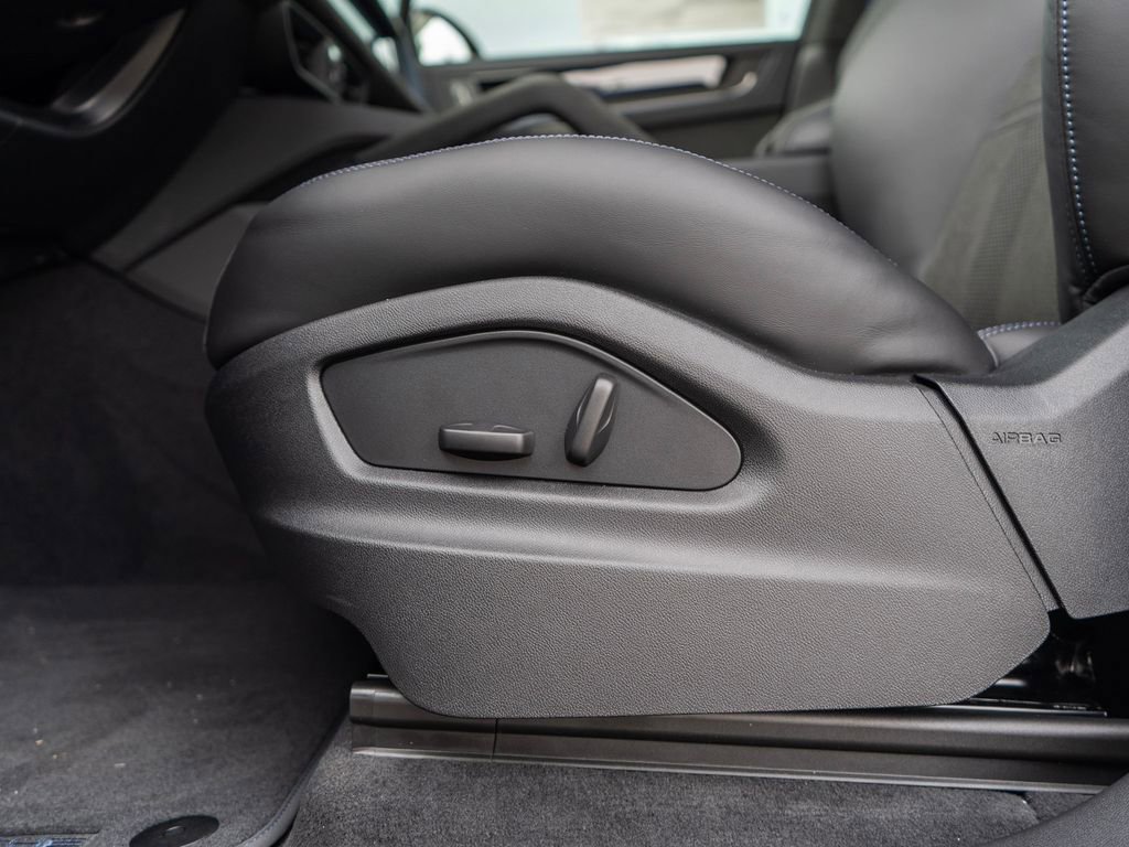 New 2026 Porsche Cayenne Turbo GT image 30