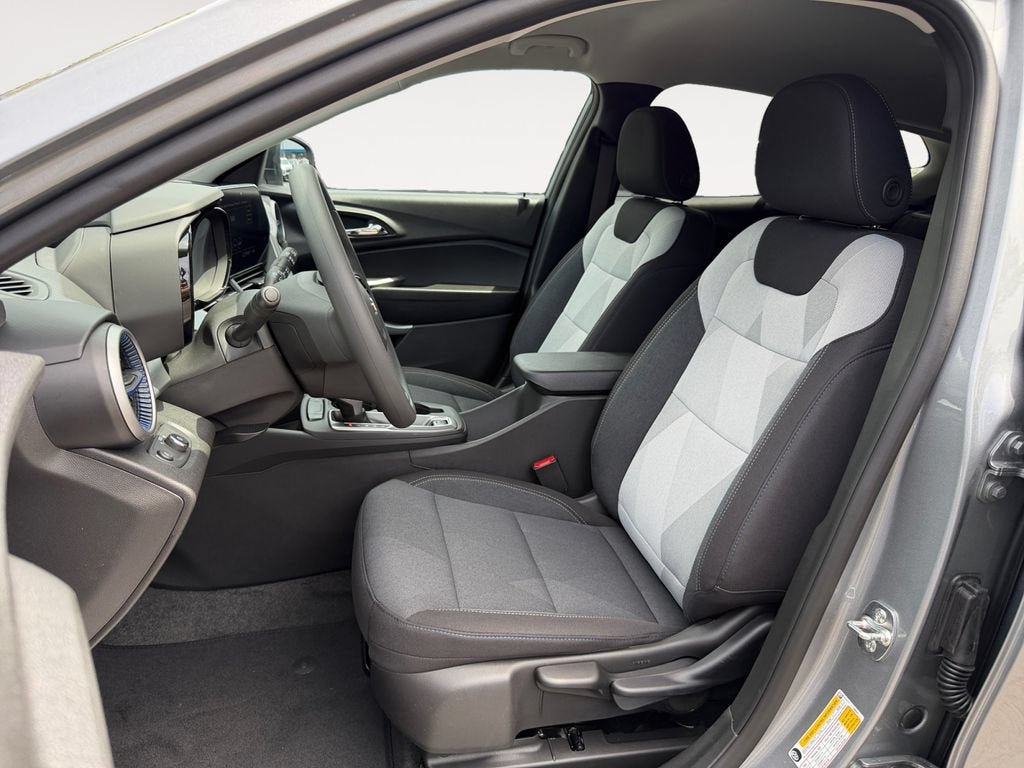 New 2026 Chevrolet Trax LS w/ Driver Confidence Package FWD image 6