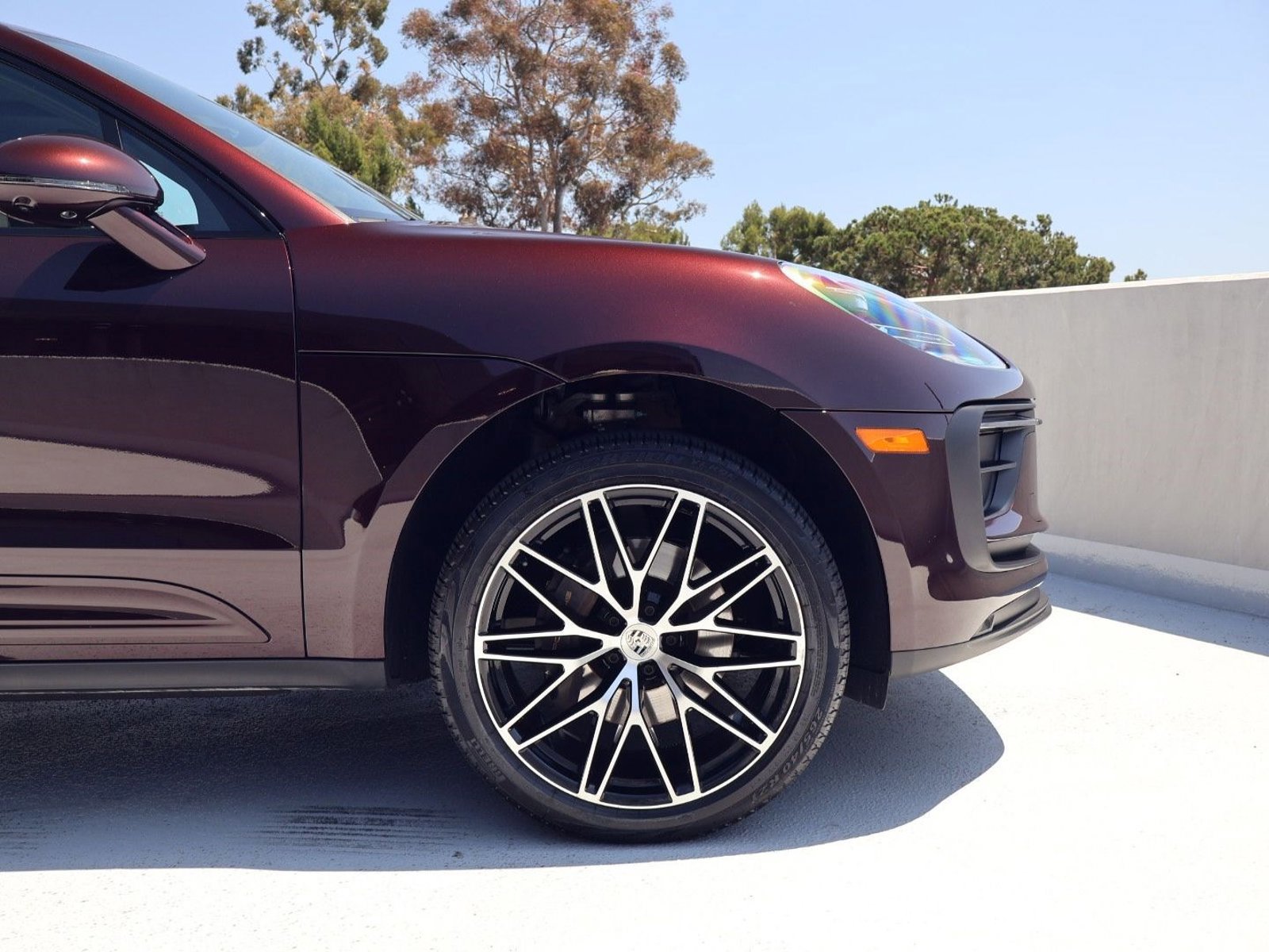 Certified 2025 Porsche Macan AWD/4WD image 11