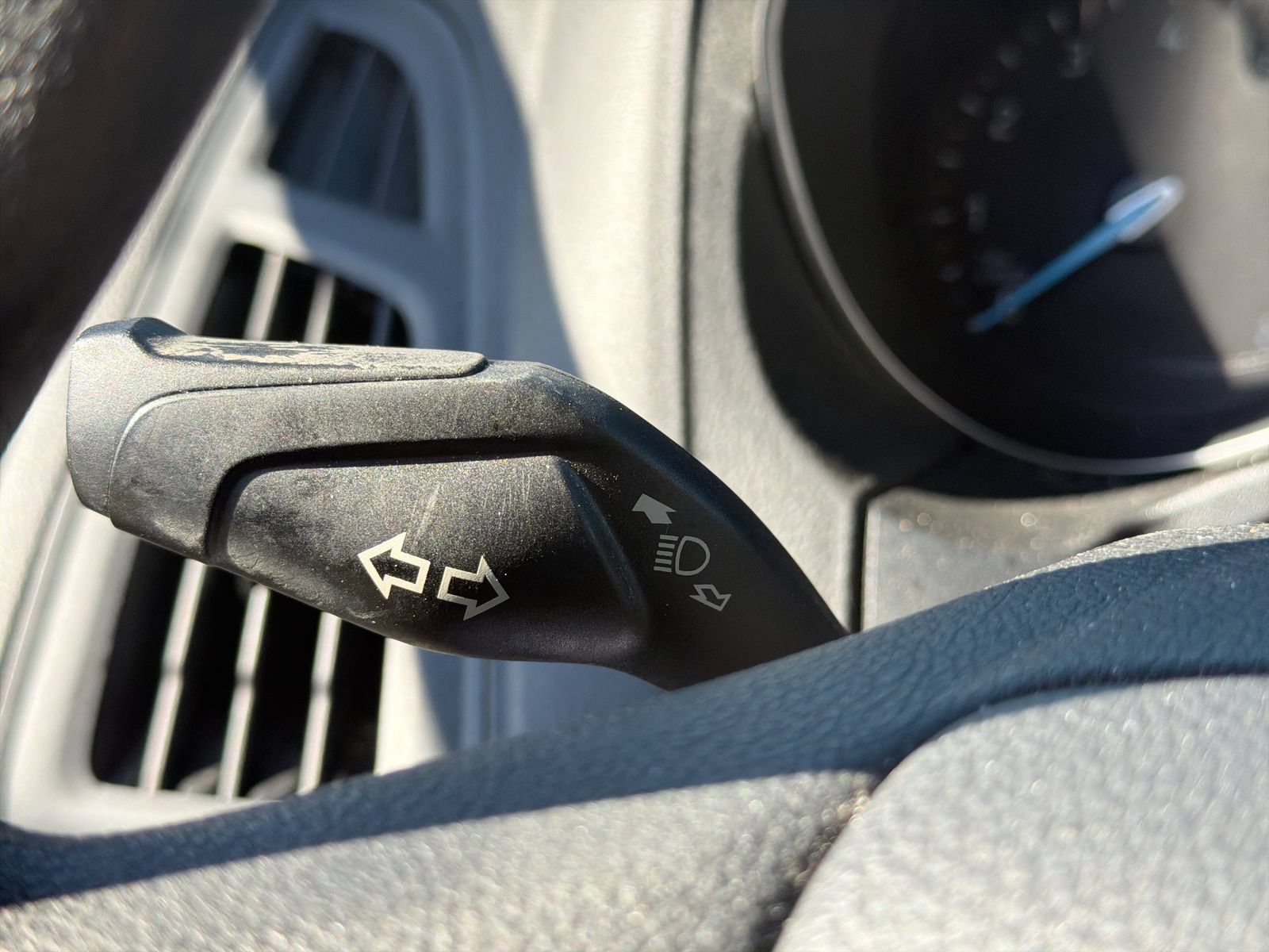 Used 2018 Ford Focus SE FWD image 29