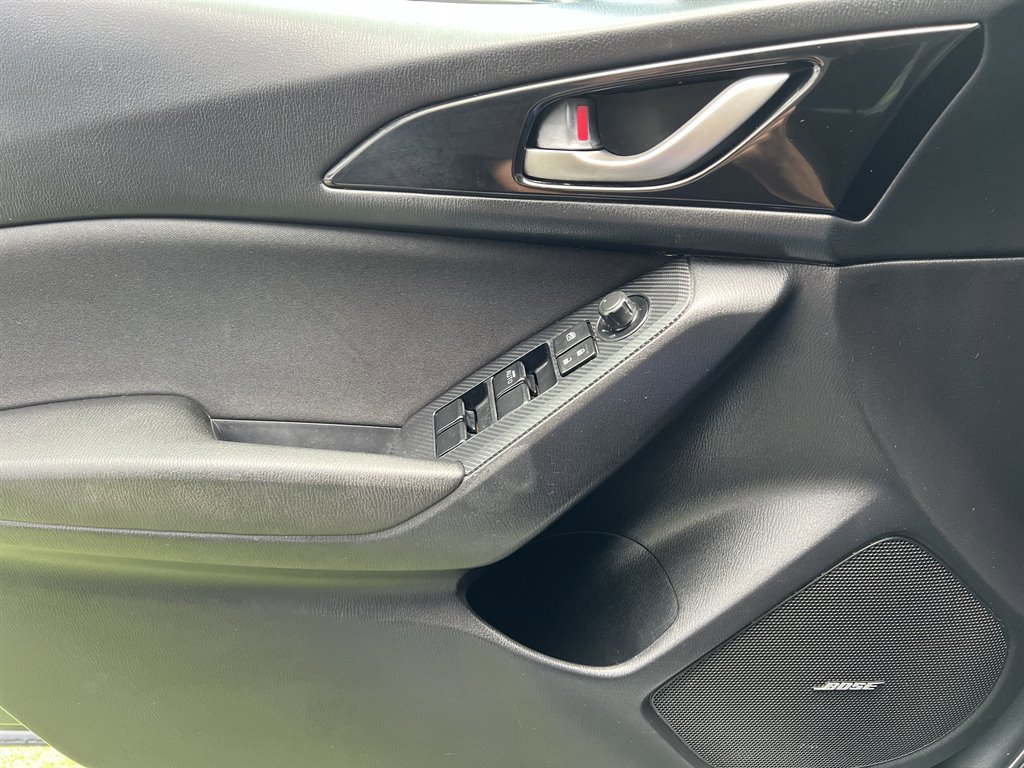 Used 2015 MAZDA MAZDA3 i Touring w/ Technology Package image 29