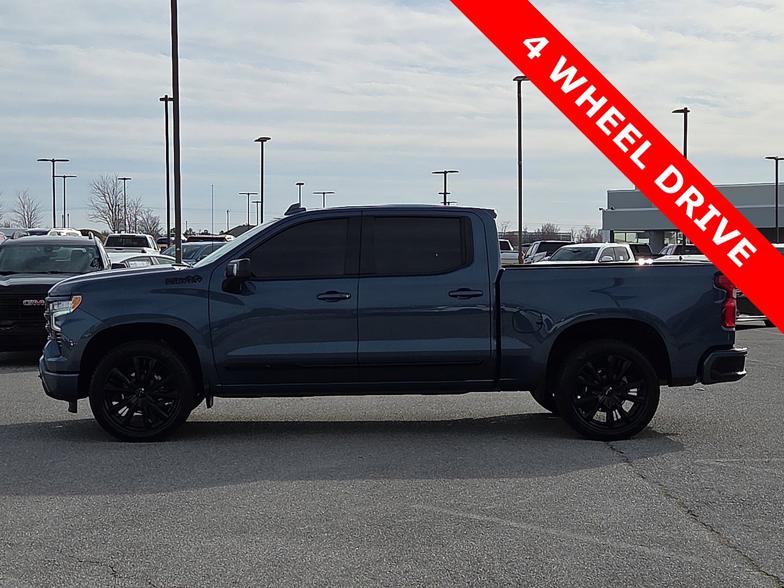 Used 2024 Chevrolet Silverado 1500 High Country w/ High Country Premium Package image 3