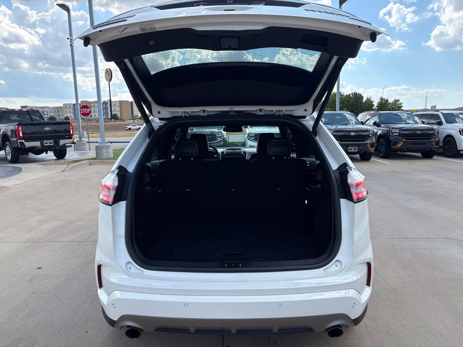 Used 2020 Ford Edge Titanium w/ Equipment Group 301A FWD image 5