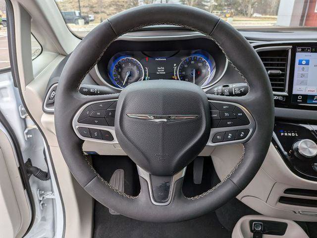 Certified 2024 Chrysler Pacifica Touring-L image 18