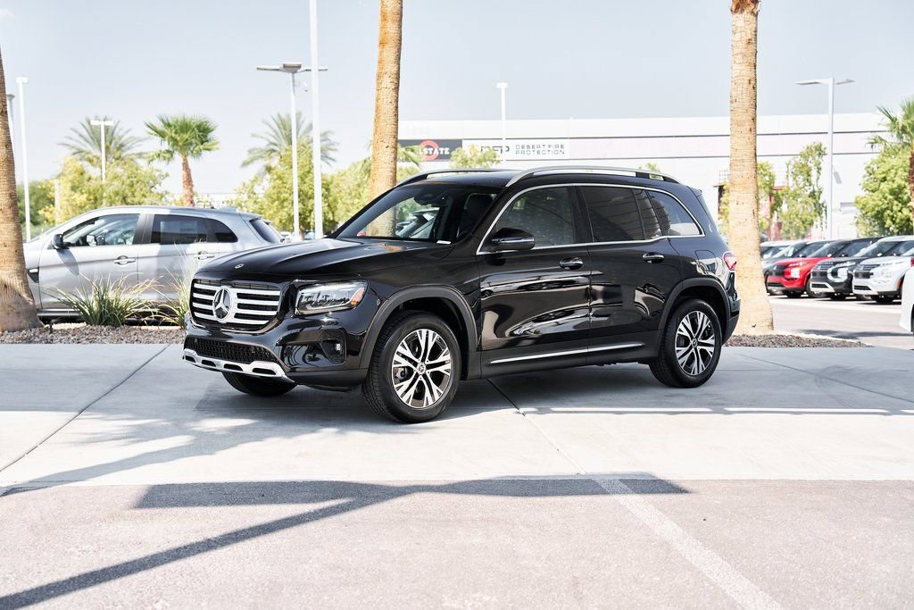 Used 2025 Mercedes-Benz GLB 250 4MATIC w/ Exclusive Package image 4
