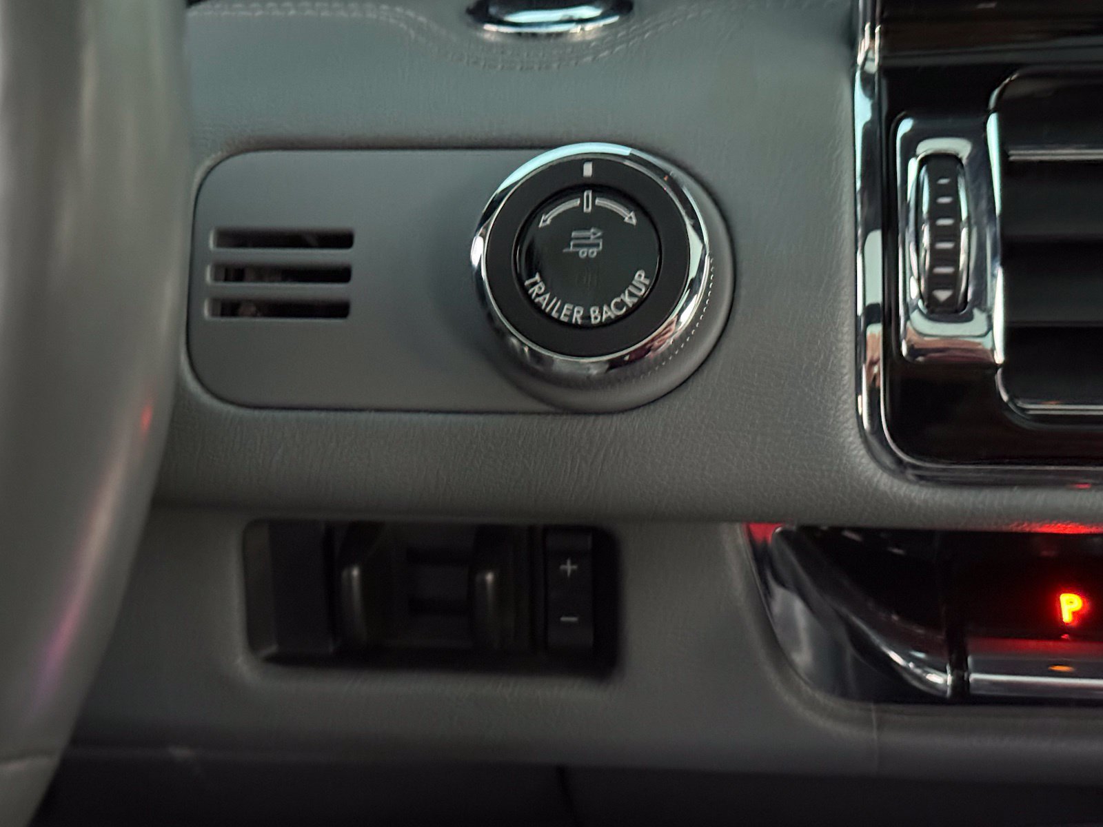 Used 2018 Lincoln Navigator Select RWD image 29