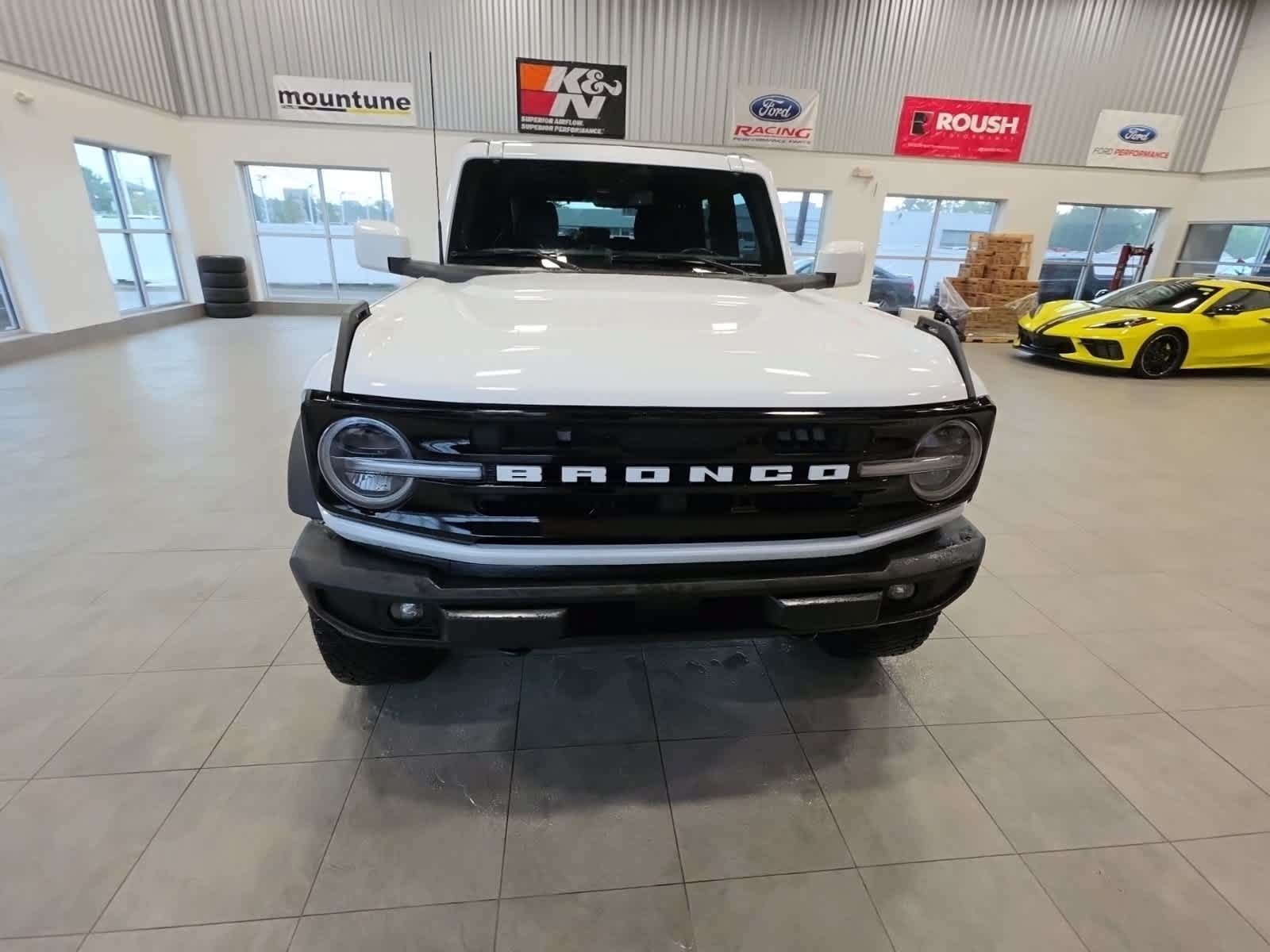 Used 2024 Ford Bronco Outer Banks w/ Sasquatch Package AWD/4WD image 3