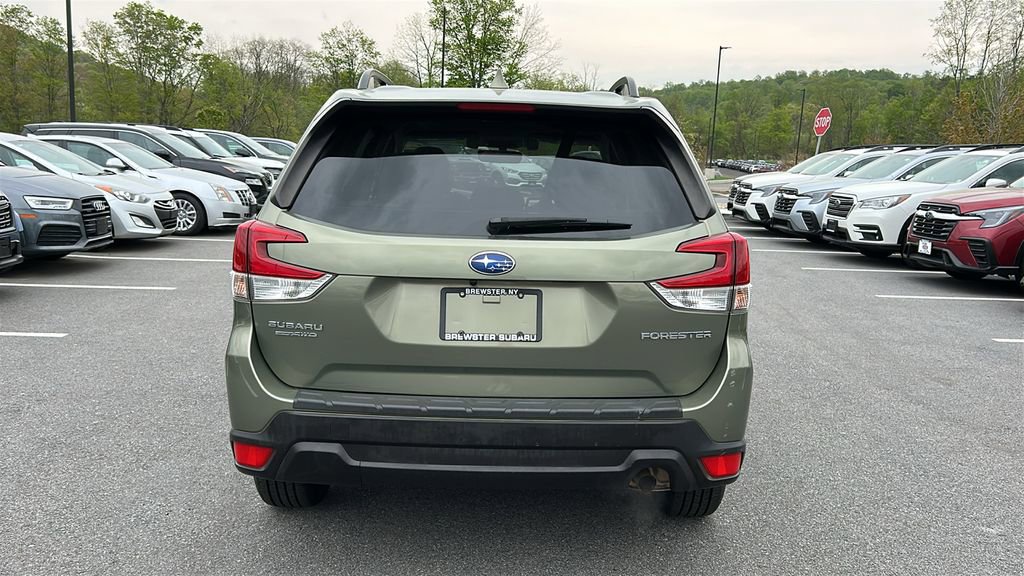 Used 2019 Subaru Forester Premium AWD/4WD image 5