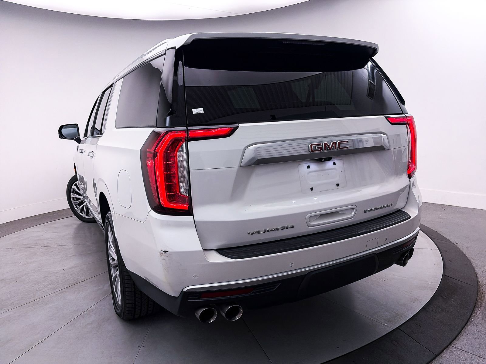 Used 2022 GMC Yukon XL Denali w/ Denali Ultimate Package image 12