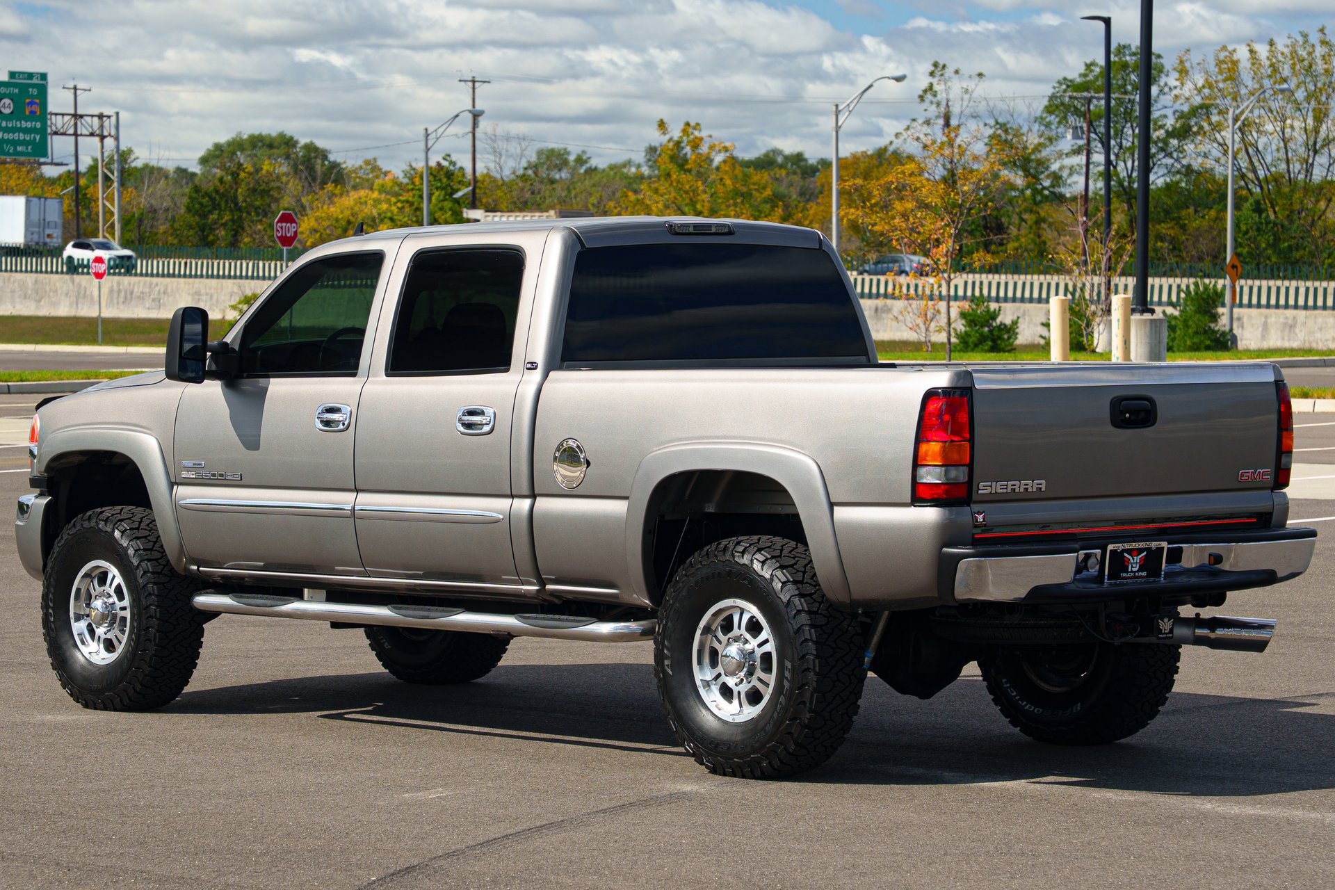Used 2007 GMC Sierra 2500 SLT w/ Heavy-Duty Power Package AWD/4WD image 6