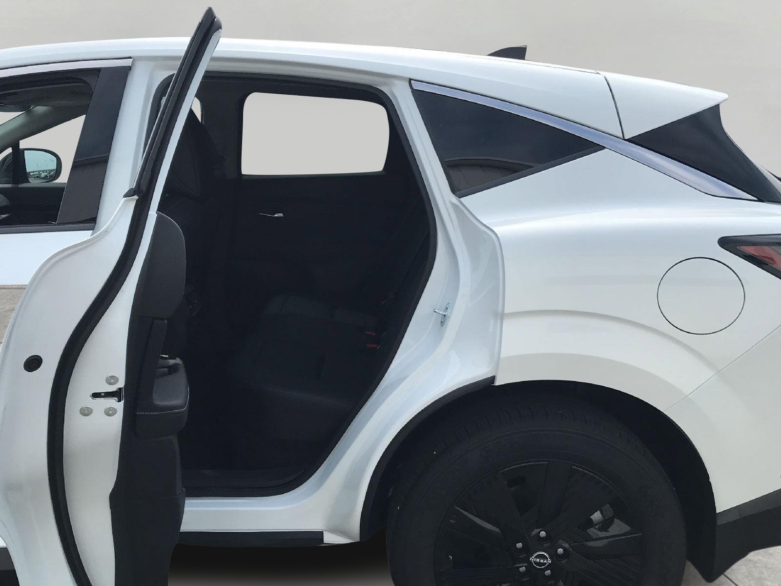 Used 2025 Nissan Murano SV AWD/4WD image 25