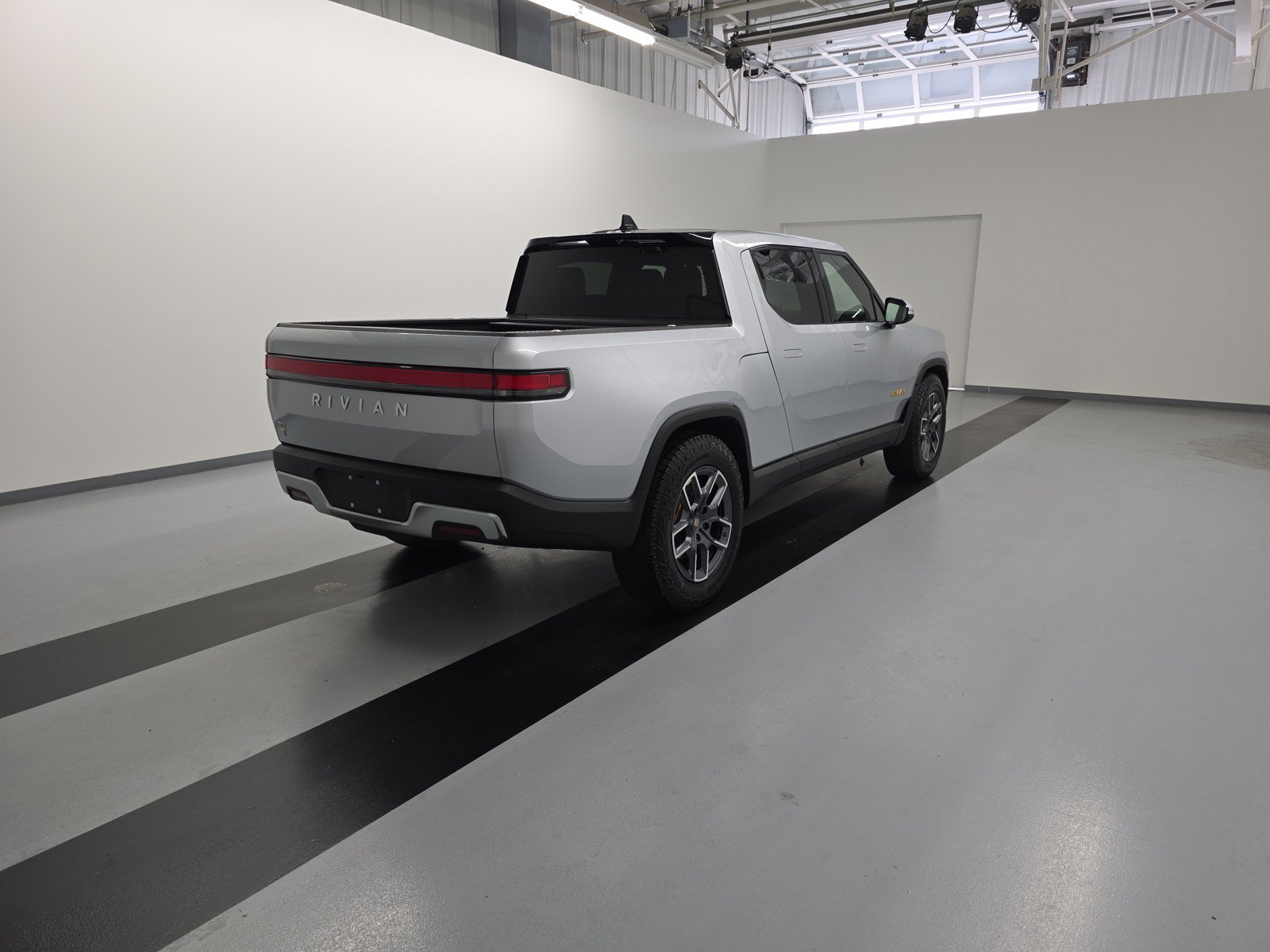 Used 2022 Rivian R1T Adventure AWD/4WD image 5