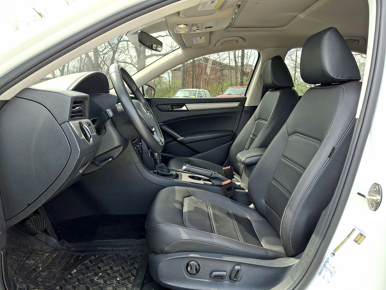 Used 2021 Volkswagen Passat 2.0T SE FWD image 11