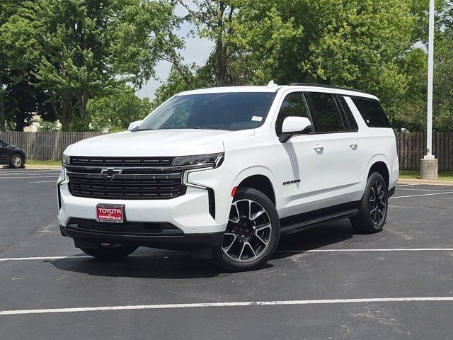 Used 2022 Chevrolet Suburban RST w/ Luxury Package AWD/4WD image 2