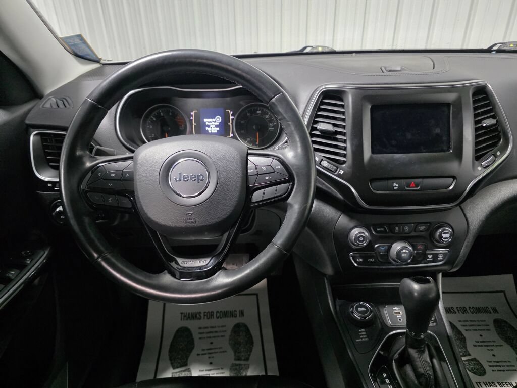 Used 2019 Jeep Cherokee Latitude Plus AWD/4WD image 8