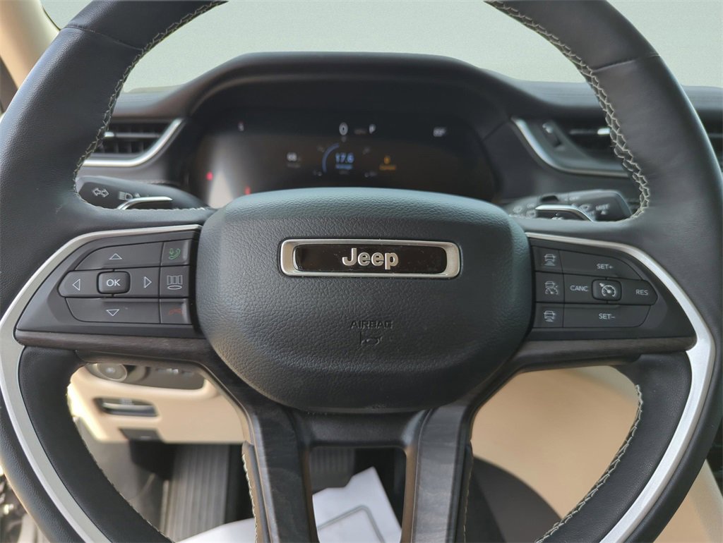 Used 2022 Jeep Grand Cherokee Limited image 39