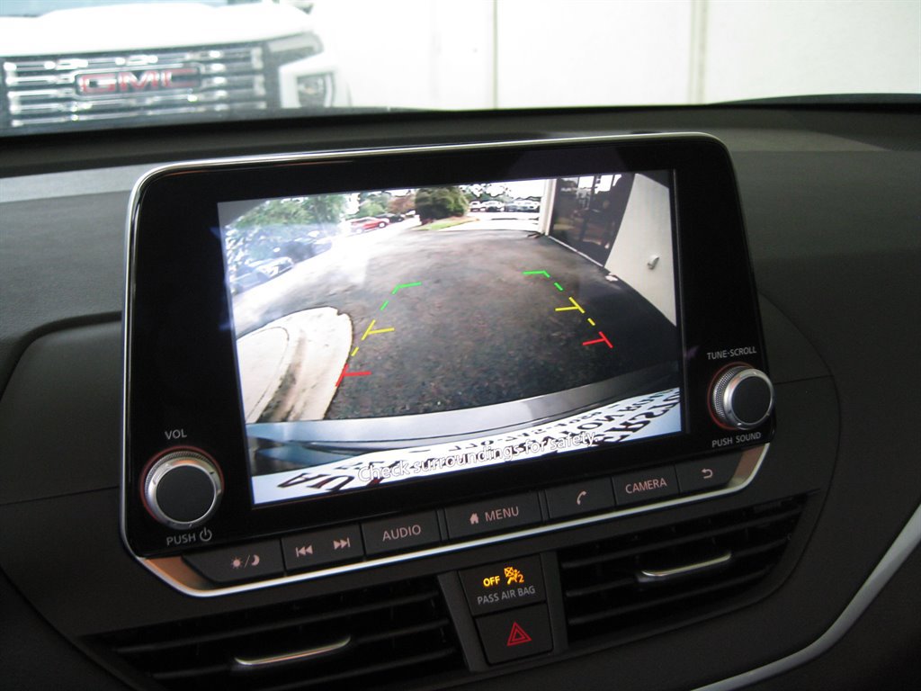 Used 2025 Nissan Altima 2.5 S FWD image 18