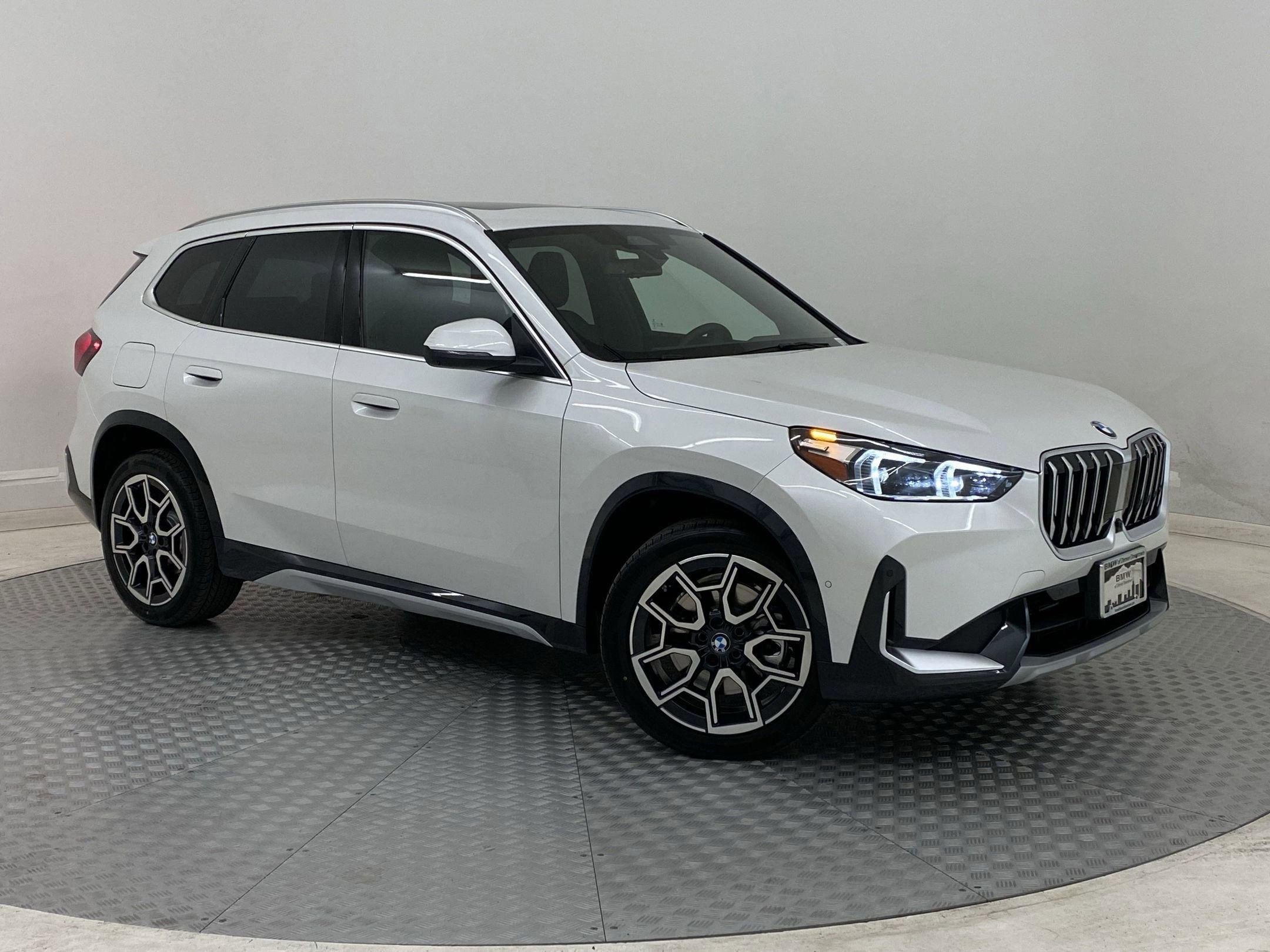Used 2025 BMW X1 xDrive28i w/ Premium Package image 6