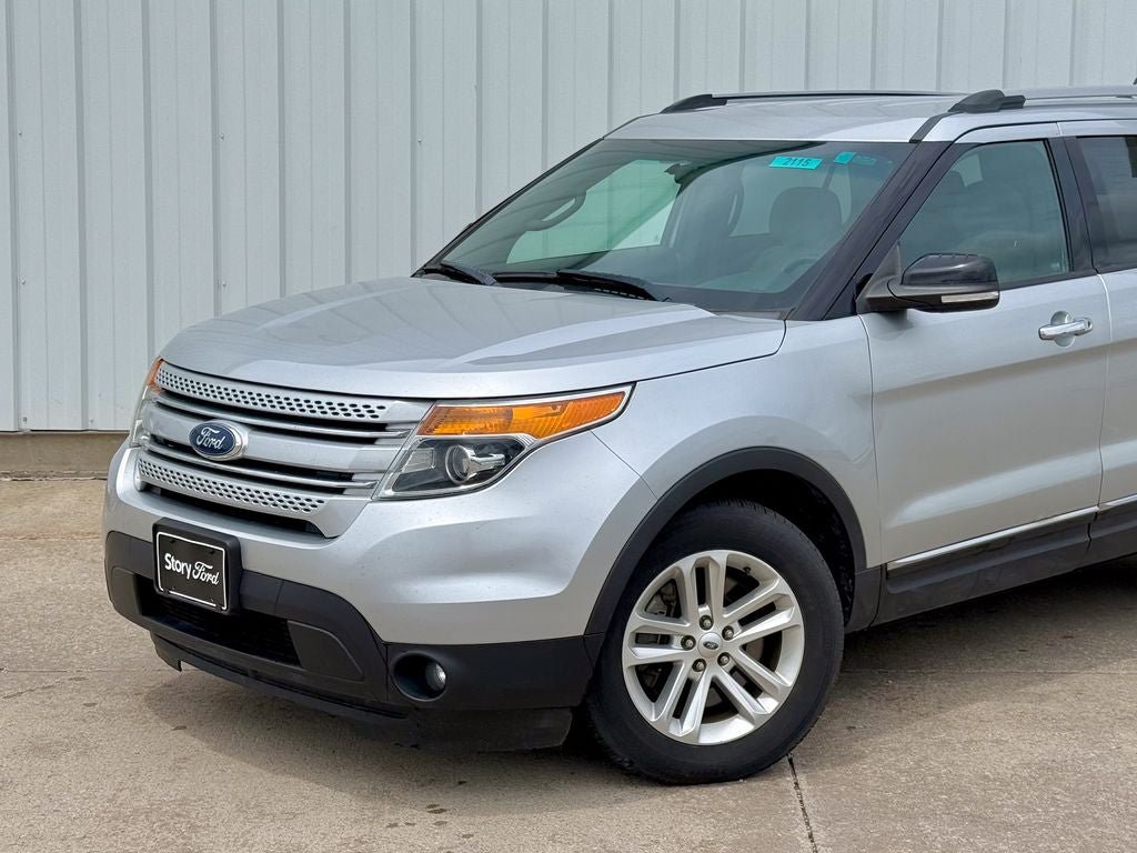 Used 2015 Ford Explorer XLT AWD/4WD image 2