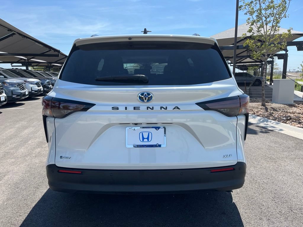 Used 2025 Toyota Sienna XLE FWD image 5