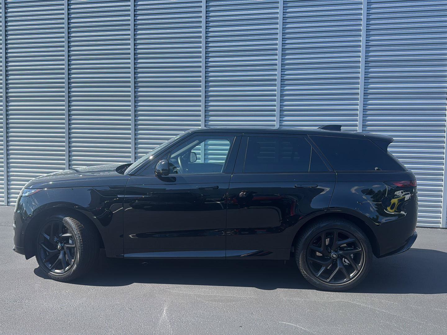 Used 2025 Land Rover Range Rover Sport Dynamic SE AWD/4WD image 6