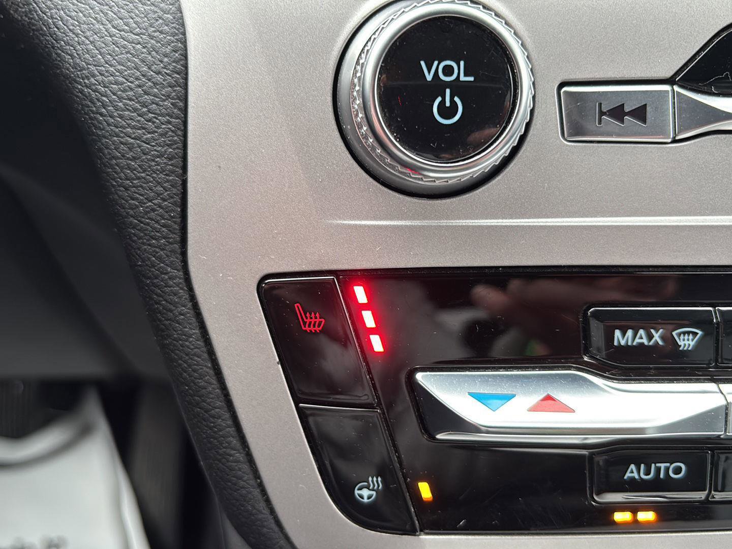 Used 2023 Ford Explorer XLT w/ Equipment Group 202A image 30