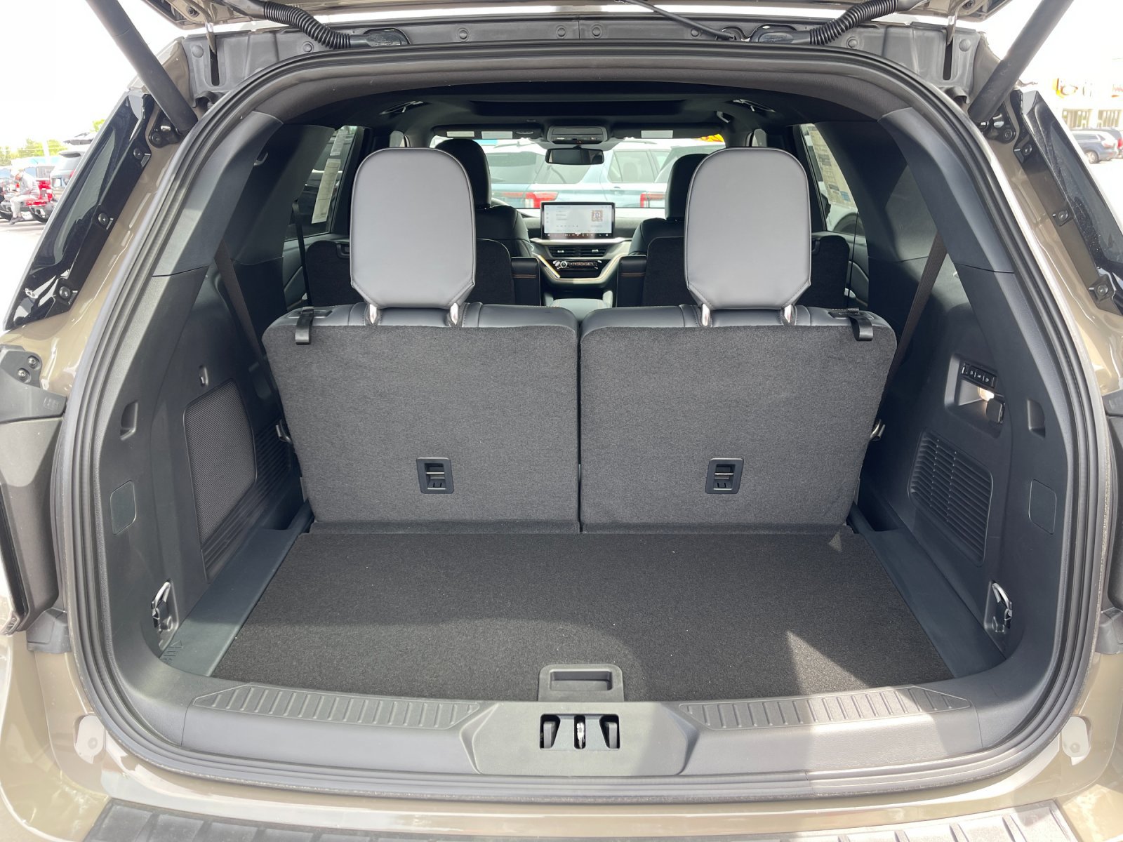 New 2026 Ford Explorer Tremor w/ Tremor Ultimate Package AWD/4WD image 17